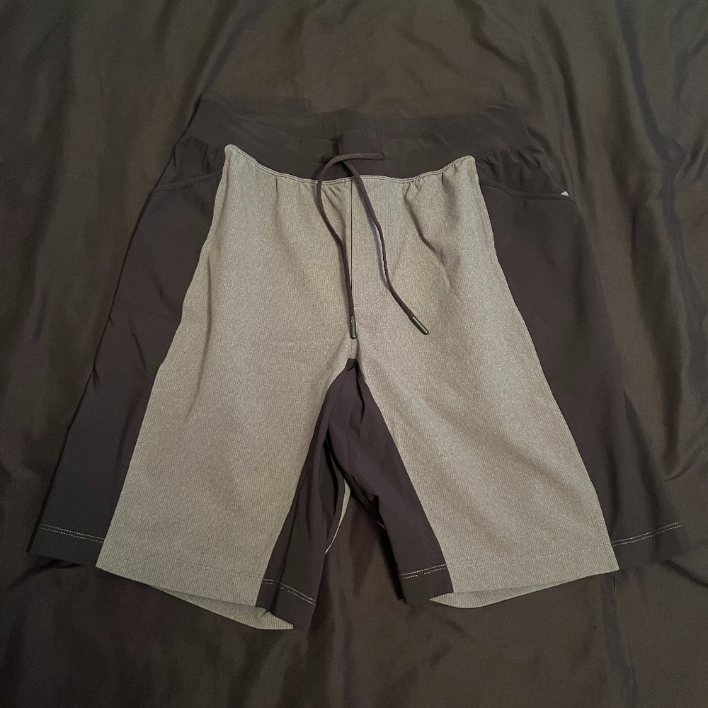 Lululemon Black/Gray Swim Shorts 7" Men's Medium